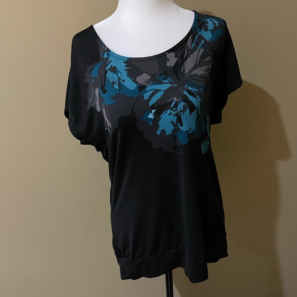 👻🎃CLEARANCE🎃👻 🌟HOST PICK🌟Ricki’s short sleeve top